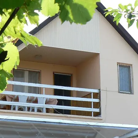 Magdalena Haz アパート